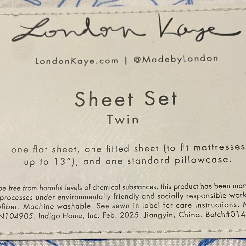 London Kaye Twin Sheet Set with Blue Illustrations Cottage Strawberry